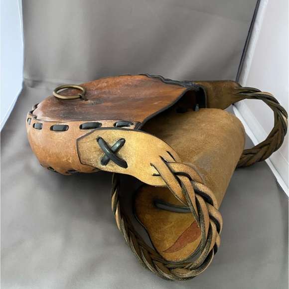 Vintage Handmade 1970’s leather crossbody bag braided strap tooled Celtic knot - Picture 13 of 16